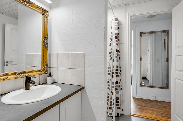 Vakantiehuis "Krok" - 1.2km from the sea