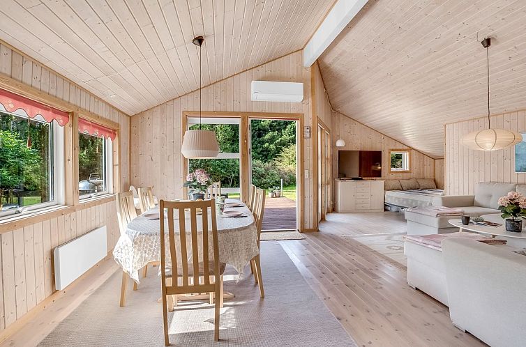 Vakantiehuis "Dora" - 180m from the sea