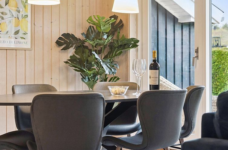 Vakantiehuis "Hawarth" - 275m from the sea