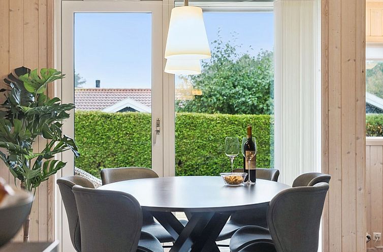 Vakantiehuis "Hawarth" - 275m from the sea