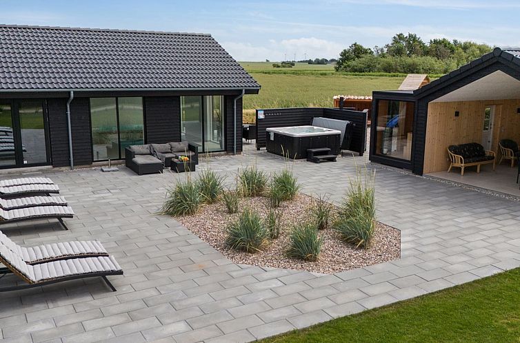 Vakantiehuis "Christian" - 600m from the sea