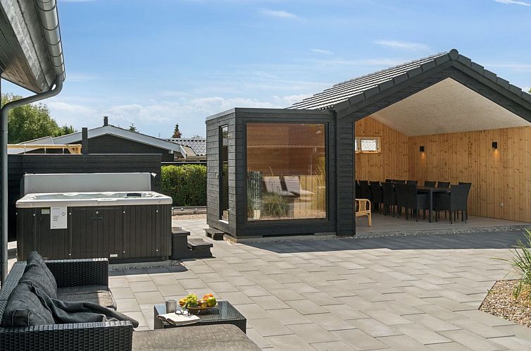 Vakantiehuis "Christian" - 600m from the sea