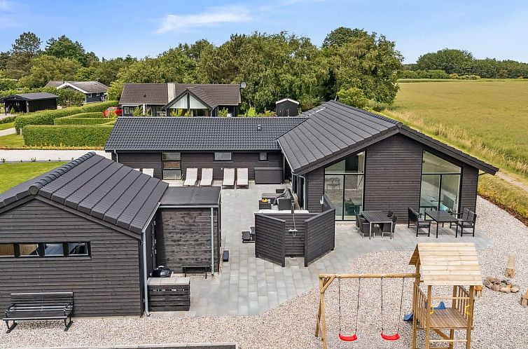 Vakantiehuis "Christian" - 600m from the sea