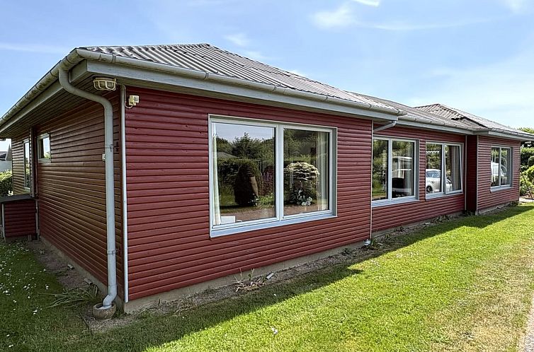 Vakantiehuis "Velena" - 150m from the sea