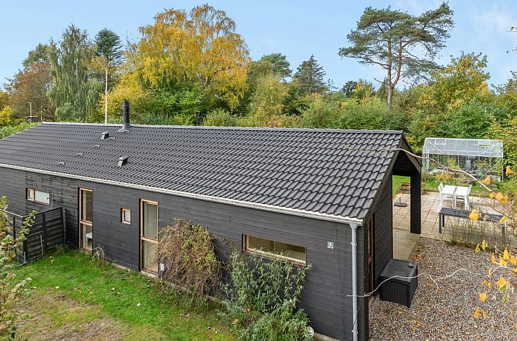 Vakantiehuis "Aino" - 1km from the sea