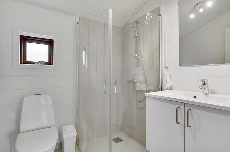 Vakantiehuis "Aino" - 1km from the sea