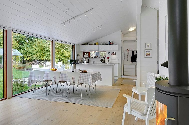 Vakantiehuis "Aino" - 1km from the sea