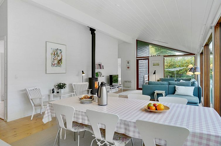 Vakantiehuis "Aino" - 1km from the sea