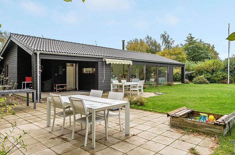 Vakantiehuis "Aino" - 1km from the sea