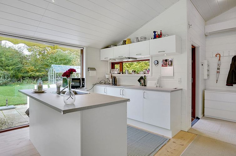 Vakantiehuis "Aino" - 1km from the sea