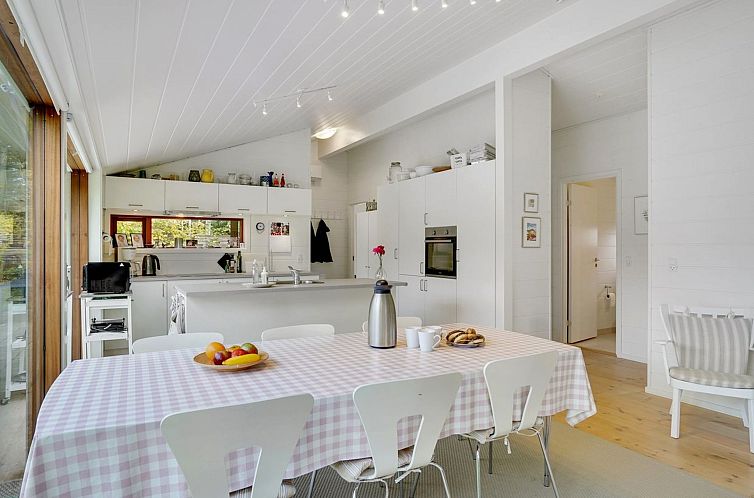 Vakantiehuis "Aino" - 1km from the sea