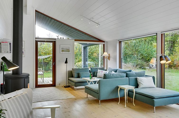 Vakantiehuis "Aino" - 1km from the sea