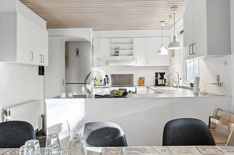 Vakantiehuis "Uolevi" - 1.3km from the sea