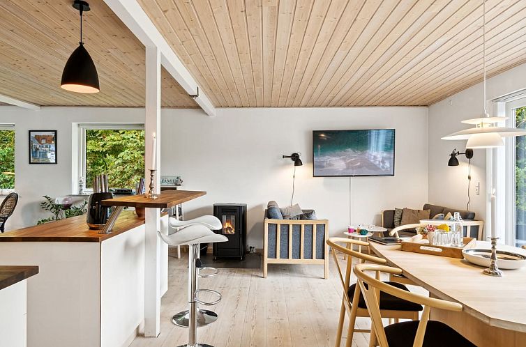 Vakantiehuis "Mark" - 1.2km from the sea