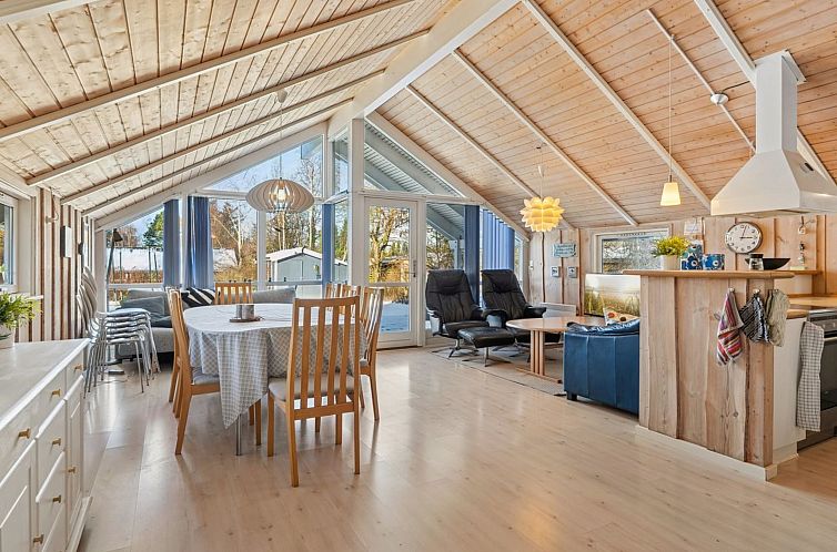 Vakantiehuis "Tessa" - 1.6km from the sea