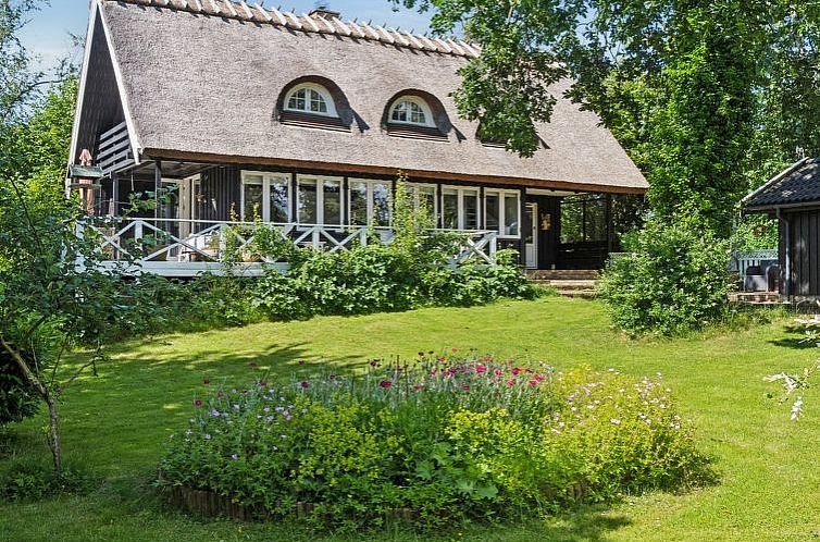Vakantiehuis "Nanya" - 700m from the sea