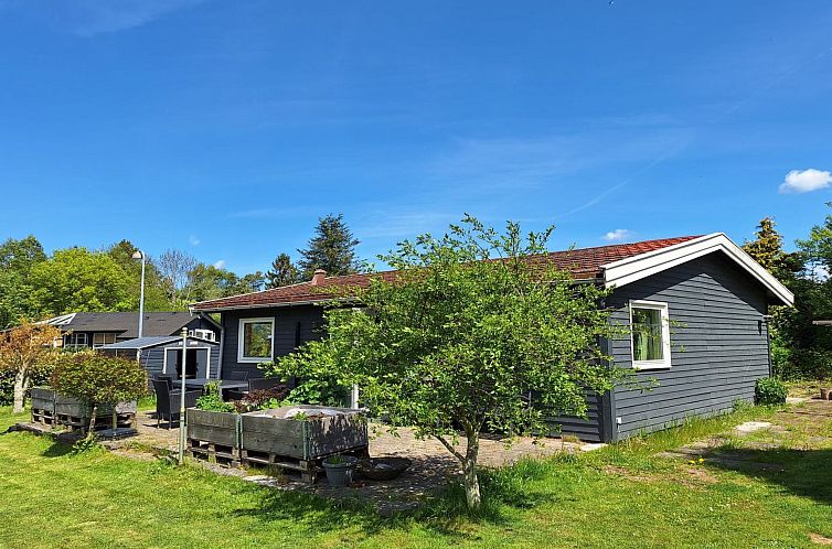 Vakantiehuis "Arise" - 1.5km from the sea