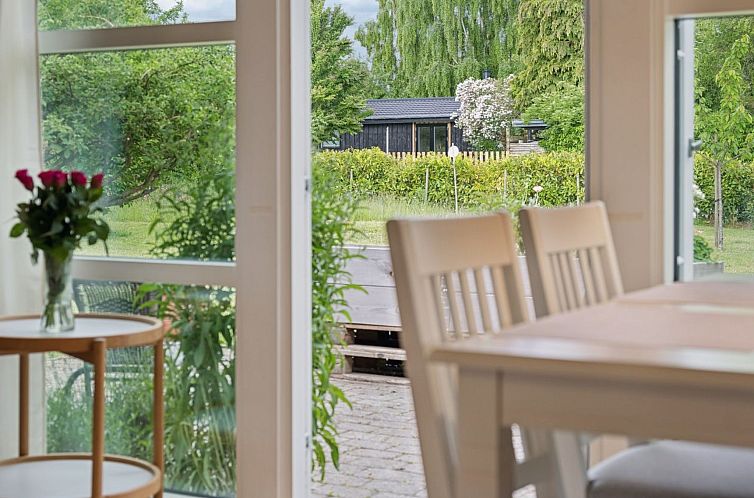 Vakantiehuis "Arise" - 1.5km from the sea