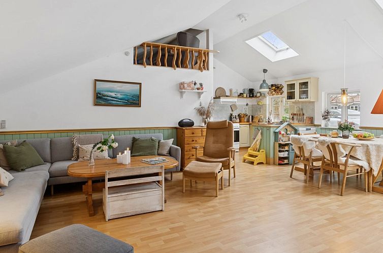 Vakantiehuis "Holmfridur" - 1.1km from the sea