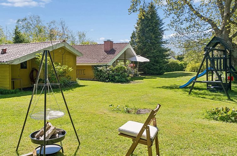 Vakantiehuis "Holmfridur" - 1.1km from the sea