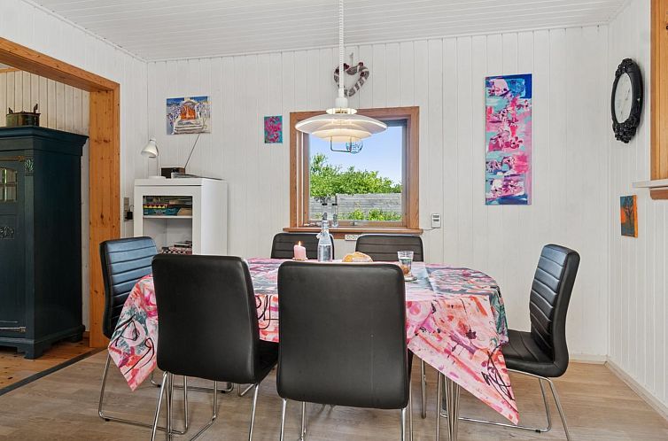 Vakantiehuis "Ludvika" - 350m from the sea