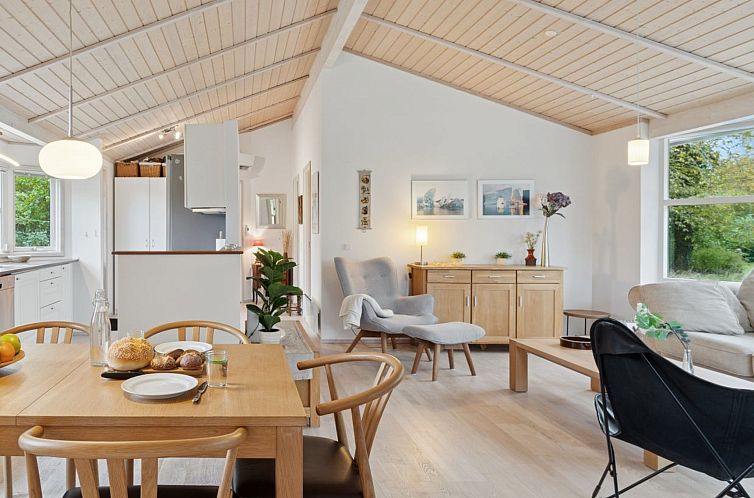 Vakantiehuis "Angelika" - 1.3km from the sea