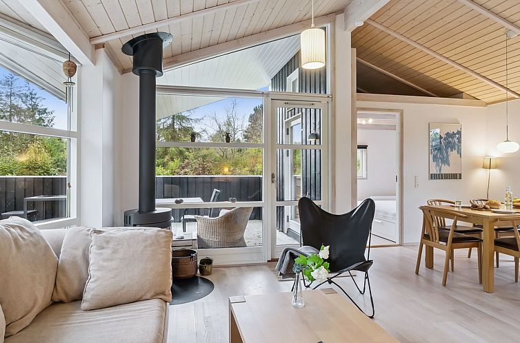 Vakantiehuis "Angelika" - 1.3km from the sea