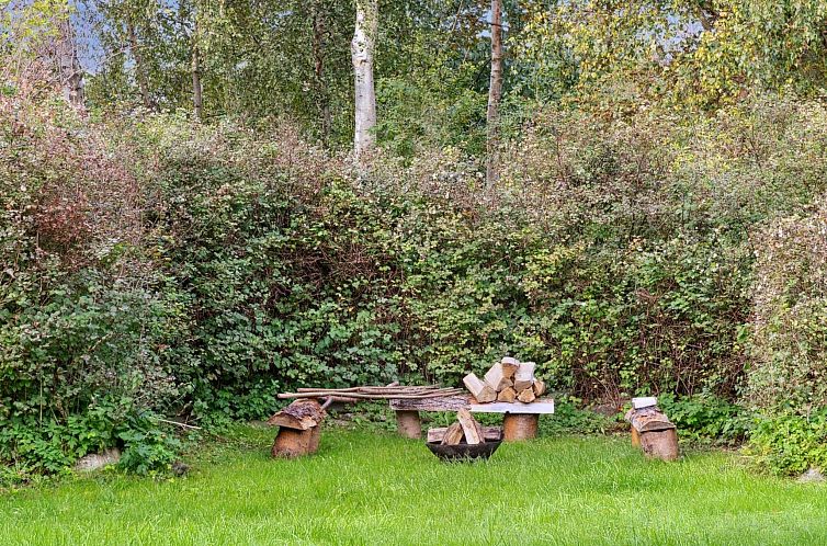 Vakantiehuis "Josina" - 675m from the sea