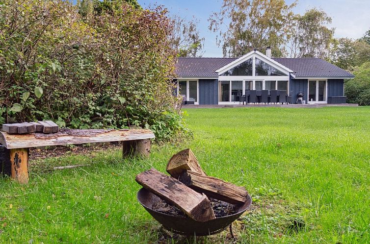 Vakantiehuis "Josina" - 675m from the sea