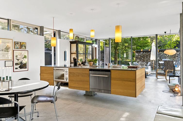 Vakantiehuis "Josina" - 675m from the sea