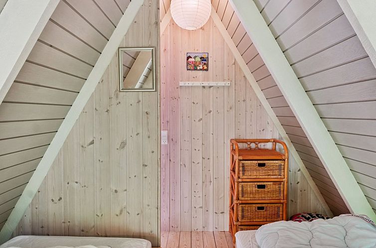 Vakantiehuis "Thrond" - 500m from the sea