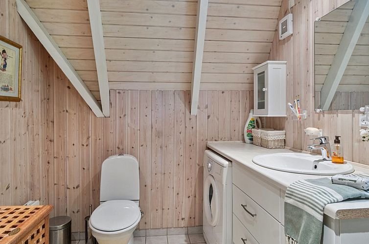 Vakantiehuis "Thrond" - 500m from the sea