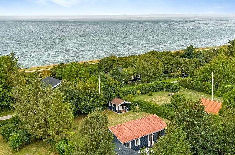 Vakantiehuis "Rikhard" - 75m from the sea