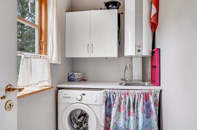 Vakantiehuis "Rikhard" - 75m from the sea