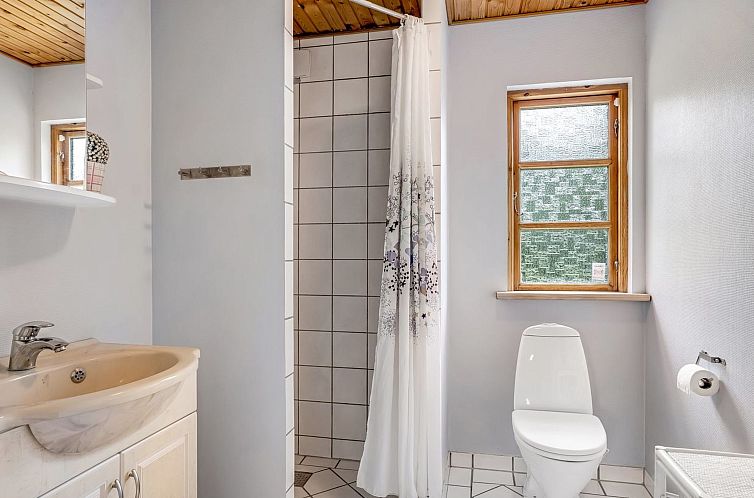 Vakantiehuis "Rikhard" - 75m from the sea