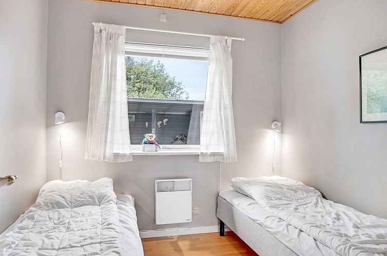 Vakantiehuis "Rikhard" - 75m from the sea