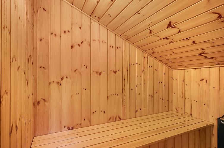 Vakantiehuis "Rikhard" - 75m from the sea