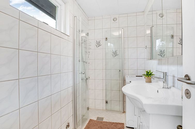 Vakantiehuis "Ginie" - 600m from the sea