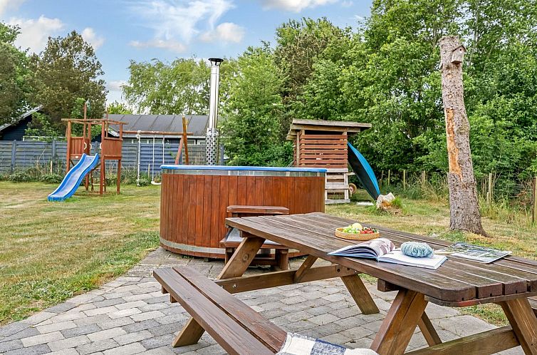 Vakantiehuis "Ylvie" - 500m from the sea