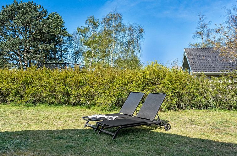 Vakantiehuis "Lars" - 250m from the sea