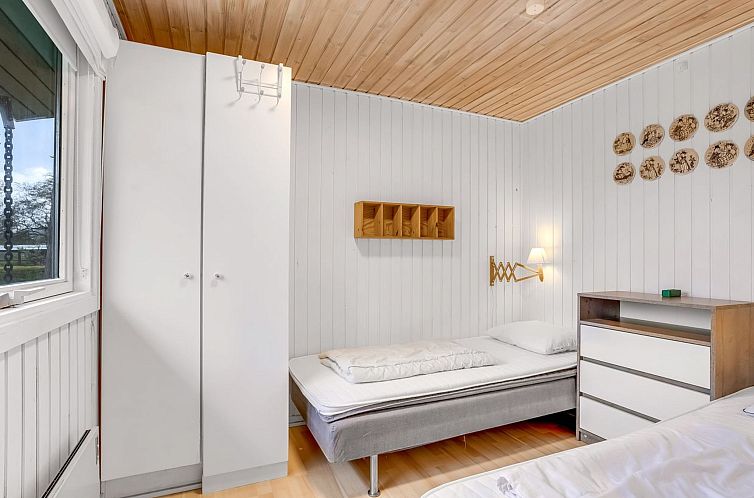 Vakantiehuis "Asmine" - 670m from the sea