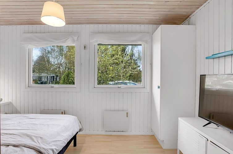 Vakantiehuis "Asmine" - 670m from the sea