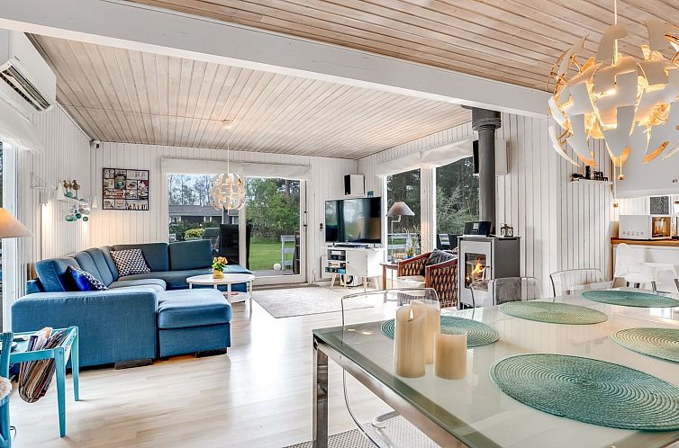 Vakantiehuis "Asmine" - 670m from the sea