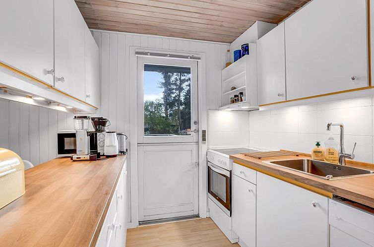 Vakantiehuis "Asmine" - 670m from the sea