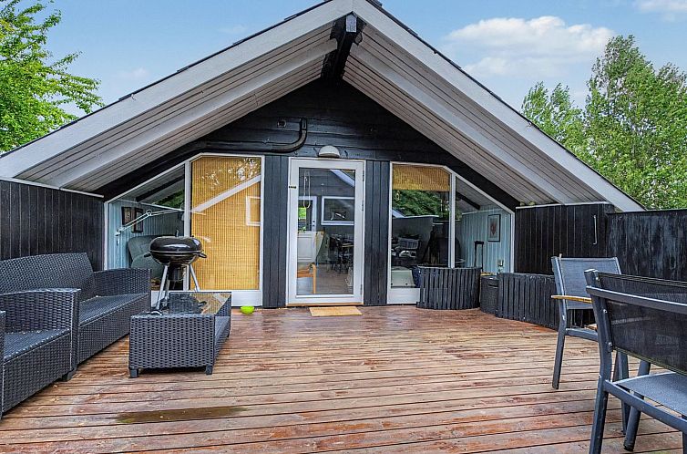 Vakantiehuis "Ragnborg" - 700m from the sea