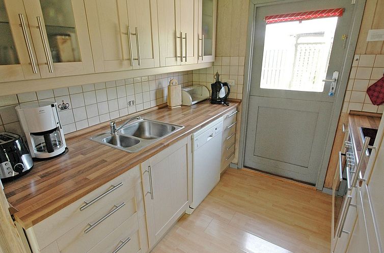 Vakantiehuis "Yari" - 250m from the sea