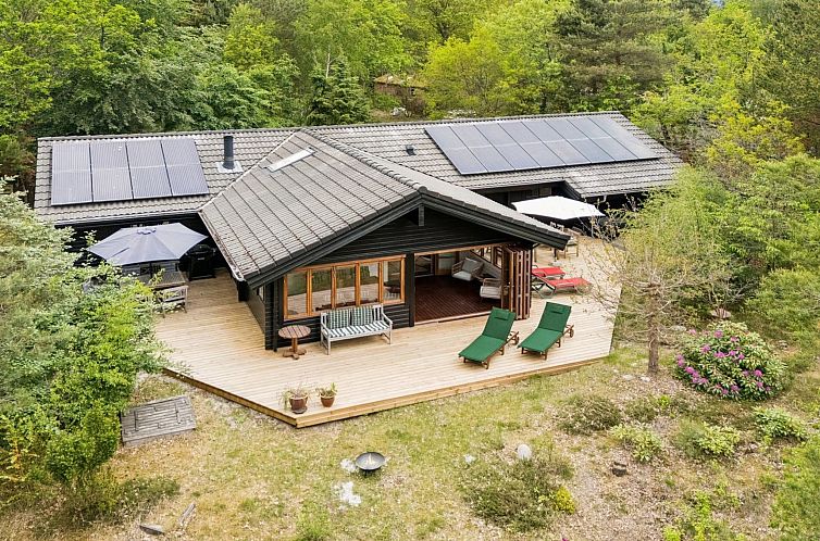Vakantiehuis "Pertti" - 625m from the sea