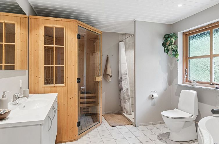 Vakantiehuis "Pertti" - 625m from the sea