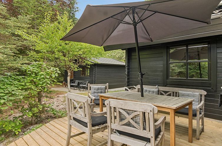 Vakantiehuis "Pertti" - 625m from the sea
