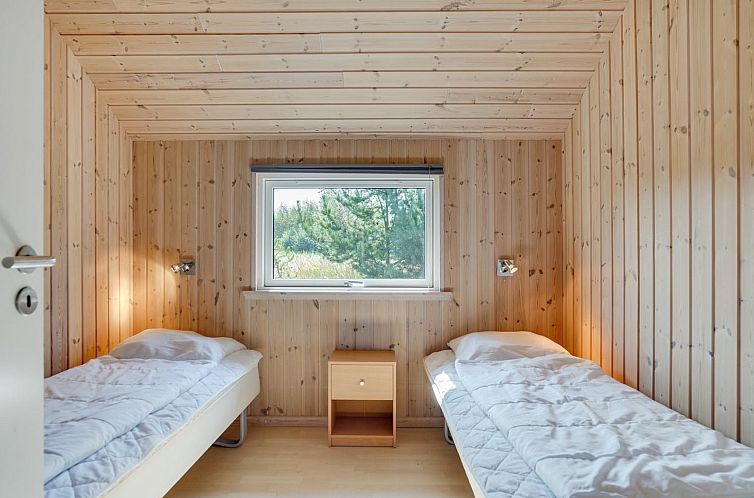 Vakantiehuis "Hughe" - 300m from the sea